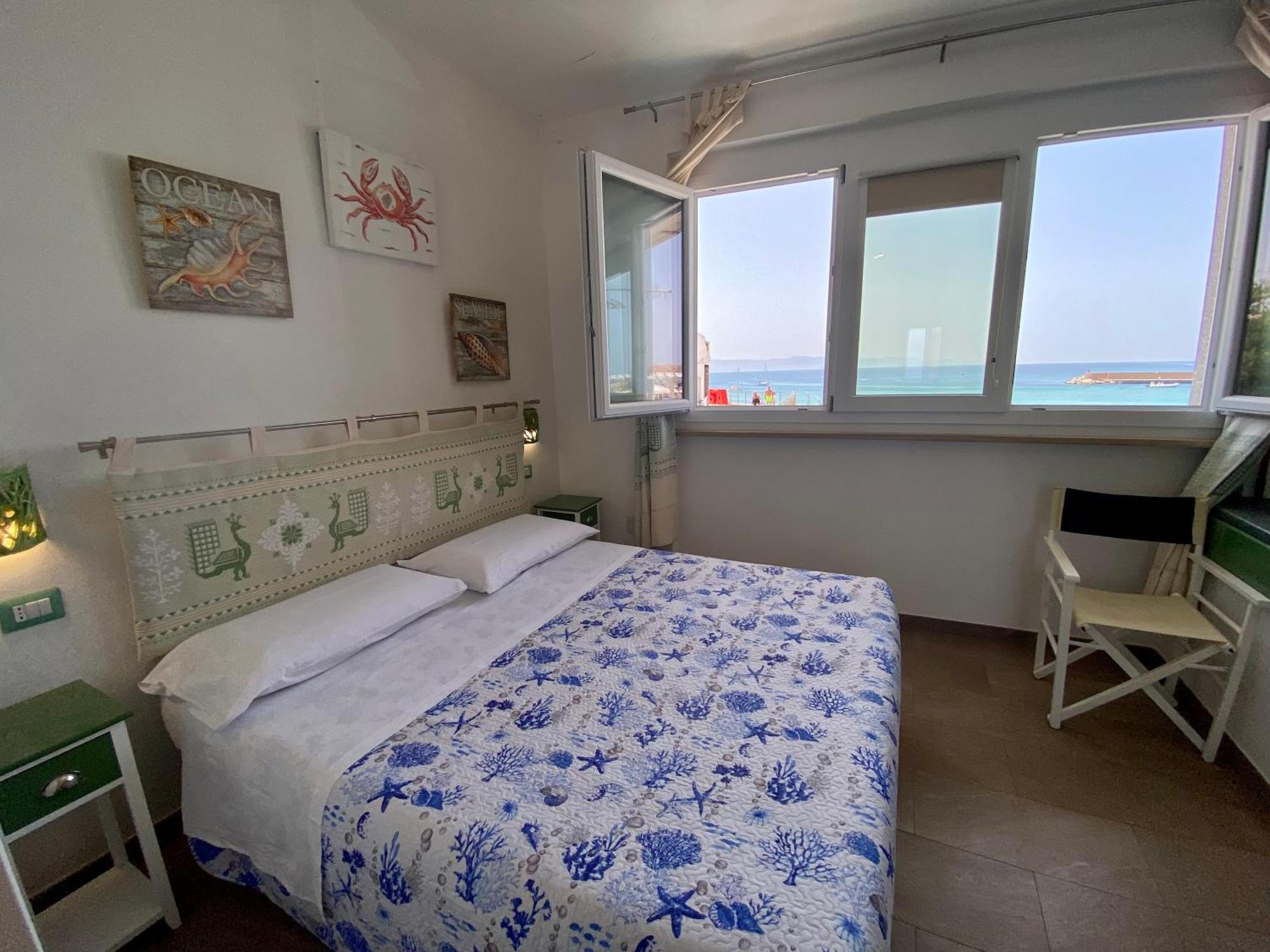 Casetta Al Mare Isola Rossa Pokoj fotografie