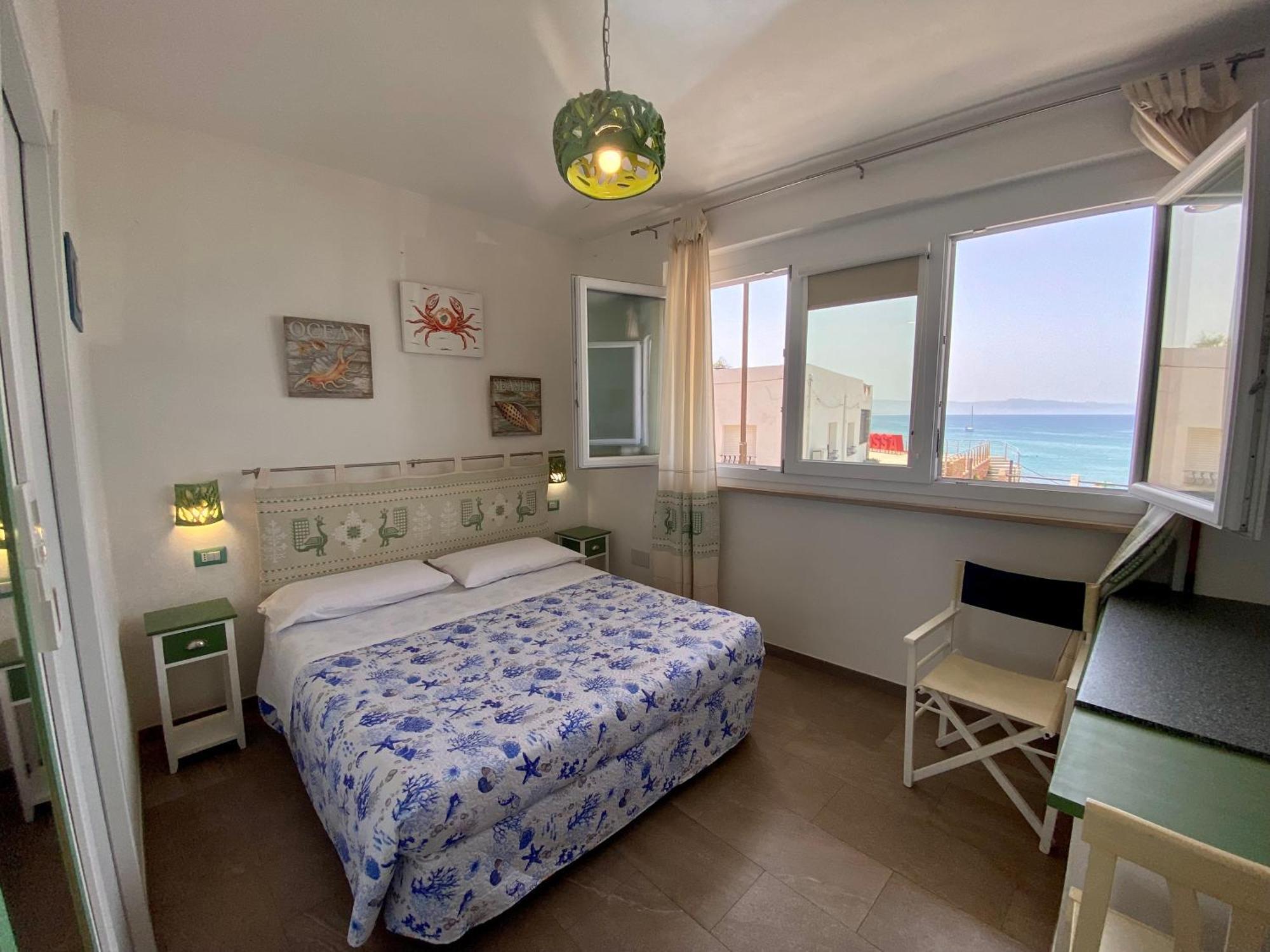 Casetta Al Mare Isola Rossa Pokoj fotografie
